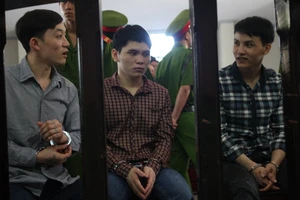 Tử hình hai bị cáo giết người tình đồng tính, cướp tài sản