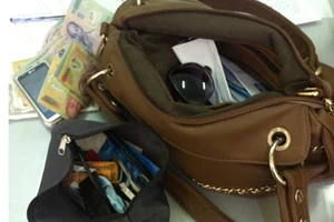 Tập múa trong nhà văn hóa cũng bị cướp 'hỏi thăm'