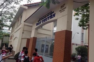 Một học sinh tử vong vì mâu thuẫn với nhóm bạn ngoài nhà trường