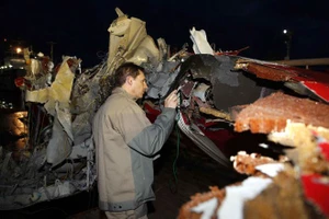 Cận cảnh phần đuôi tan nát của máy bay AirAsia QZ8501