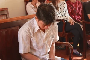 Bị từ chối tình cảm đâm người yêu 21 nhát kéo rồi tự sát