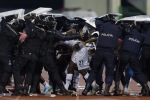 Bán kết giải vô địch châu Phi diễn ra trong 'giông bão'