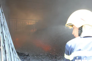 Cháy lớn hơn một giờ đồng hồ, thiêu rụi 10 tỷ đồng