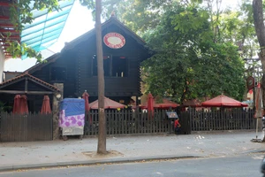 Mùng 4 Tết: đường phố Sài Gòn vẫn vắng tanh