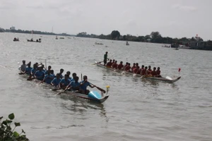 Tưng bừng lễ hội đua thuyền truyền thống