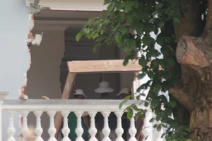 Gia đình tướng Thạch đang tháo dỡ biệt thự trái phép