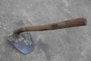 Bị em nhắc nhở, anh trai dùng cuốc đánh chết em