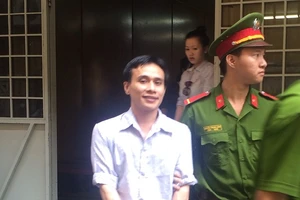 Dồn ép con nợ rồi hóa kẻ cướp