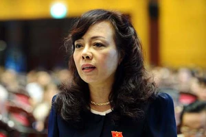 Bộ trưởng Bộ Y tế giúp đỡ cho con một liệt sĩ Gạc Ma