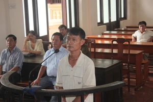 Hoãn tuyên án vụ không kết được tội này thì đòi cột tội khác