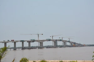 Hợp long cầu Cổ Chiên, nối đôi bờ Trà Vinh-Bến Tre