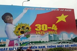Hà Nội đã dỡ bỏ 'Pano kì dị' ngay trong đêm 22-4
