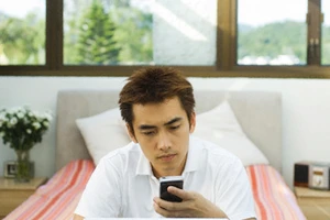 10 lý do quý ông không tin vào tin nhắn 'em yêu anh'