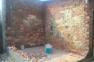 Hai anh em ruột treo cổ tự tử trong phòng trọ