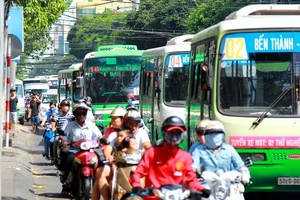 Nhiều tuyến xe buýt tạm thay đổi lộ trình trong ngày 30-4