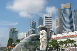 Dàn lãnh đạo quận đi du lịch Singapore qua dịp nghỉ lễ vẫn chưa về?