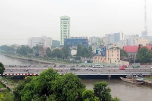 Chở xác người vứt giữa trung tâm Sài Gòn