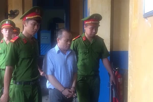 Va quẹt xe, tài xế bỏ chạy còn cố ý tông chết người