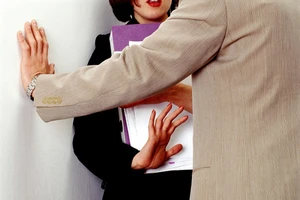 Hướng bộ Quy tắc ứng xử Quấy rối tình dục thành văn bản pháp luật