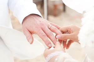 Kiểm tra bắt buộc trước khi cho tay vào nhẫn