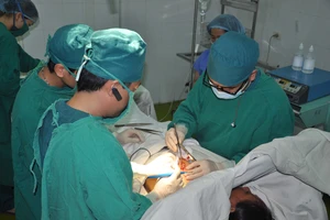 Chưa cho phép dùng tế bào gốc trong điều trị ung thư vú