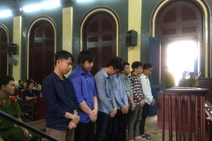 Băng cướp giật nghiện hàng đá vào tù