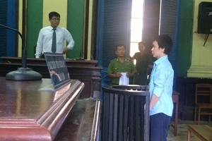 Hiếp con chủ vì bị ám ảnh phim người lớn