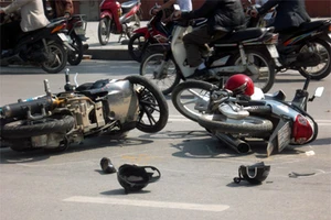 Dừng xe không đúng chỗ làm bạn gái ngồi sau tử vong