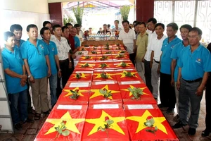 Xúc động ngày đưa đồng đội về an táng nơi quê nhà