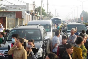 Thảm sát Bình Phước: người dân trắng đêm theo dõi thông tin