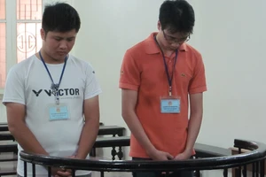 Mua sắm ‘chùa’ bằng thẻ tín dụng trộm cắp ­­­­­­­