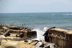 Bí thư Tỉnh ủy yêu cầu dừng nạo vét cửa biển Nhật Lệ