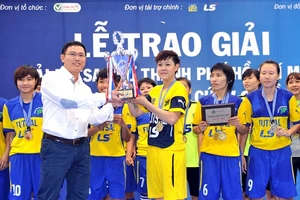 Quận 8 vô địch giải futsal nữ TP.HCM mở rộng 2015