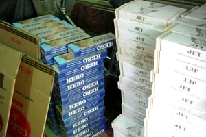 Bắt hơn 1.000 bao thuốc lá lậu tại cửa hàng tạp hóa