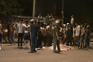 Xe máy phóng nhanh, tông chết tài xế xe tải