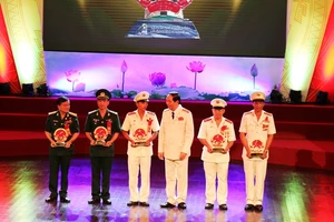 Vinh quang Việt Nam 2015: Hướng về lòng dân