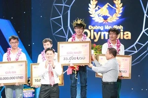 Văn Viết Đức giành vòng nguyệt quế vinh quang Đường lên đỉnh Olympia 2015