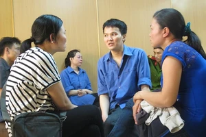 Ba cán bộ lãnh án vì tiếp tay buôn lậu hơn 6 tấn yến sào