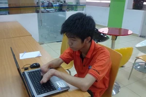 Viết ước mơ từ đôi tay khuyết tật