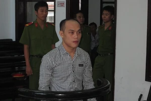 Một mình chống lại tên trộm có dao