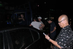 Sài Gòn ngập nặng, ô tô chết máy, hàng loạt xe cứu hộ quá tải