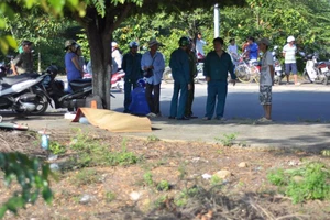 Người đàn ông treo cổ trên cây và nhiều dấu vết lạ