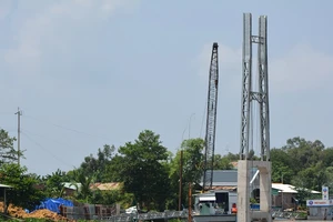 Cầu dây văng ‘khủng’ nhất Long An đang xây bị sụp mố