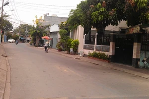 Sợ bị cướp, người đàn ông trốn vào nhà dân không chịu ra