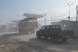 Nguyên do bụi mù bao trùm xa lộ Hà Nội