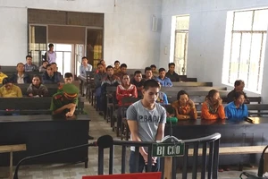 Sang hàng xóm xem nhờ tivi, ‘yêu râu xanh’ hại đời bé gái