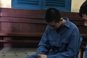 Đưa bạn gái nhí đi nhà nghỉ, bị phụ huynh bắt gặp