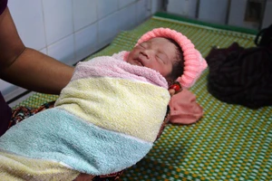 Mới chào đời đã bị bỏ rơi