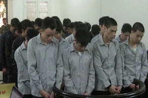 Trút giận, ném đá người không liên quan đến chết