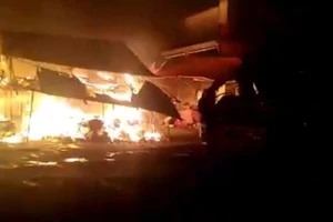 Chợ Phủ Lý ngùn ngụt cháy giữa đêm